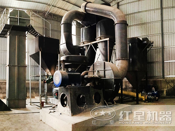 活性炭雷蒙機作業(yè)現場 活性炭雷蒙機作業(yè)現場