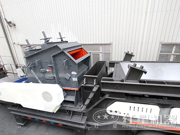 反擊式移動(dòng)破碎機(jī)圖