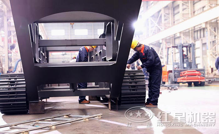 履帶流動石子機履帶細節圖