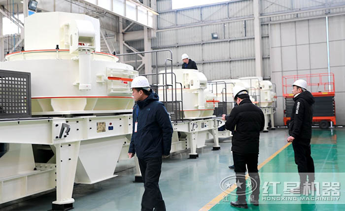 客戶到場(chǎng)參觀制砂機(jī)