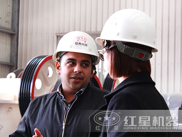 銷售人員與國(guó)外客戶的探討