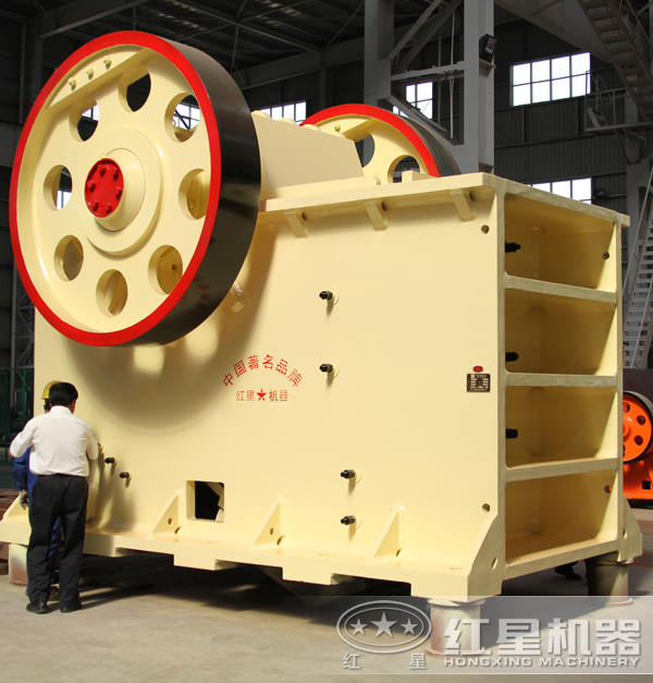 大型顎式破碎機(jī) 大型顎式破碎機(jī)