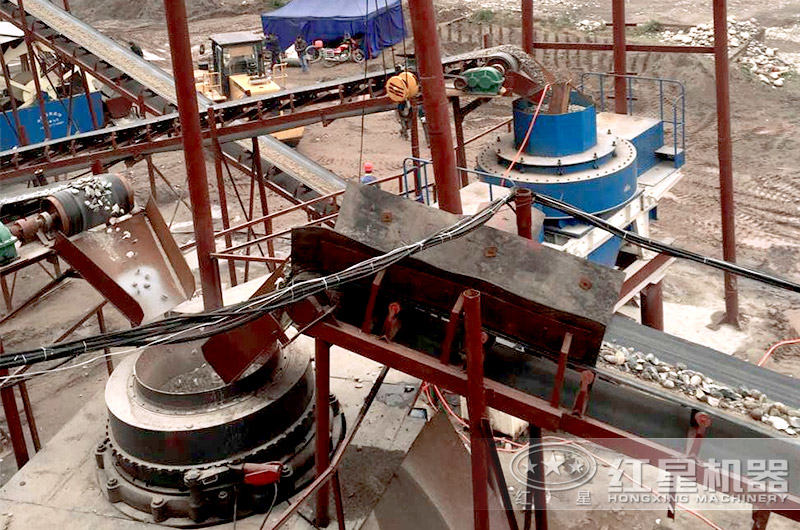 鵝卵石制砂機(jī)現(xiàn)場(chǎng)作業(yè)圖 鵝卵石制砂機(jī)現(xiàn)場(chǎng)作業(yè)圖