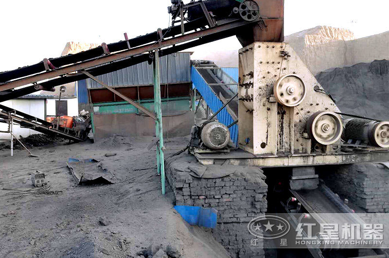 雙級破碎機作業(yè)現(xiàn)場