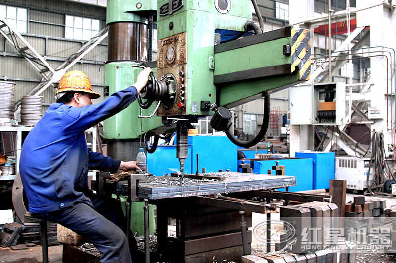 紅星技術(shù)工人作業(yè)實拍