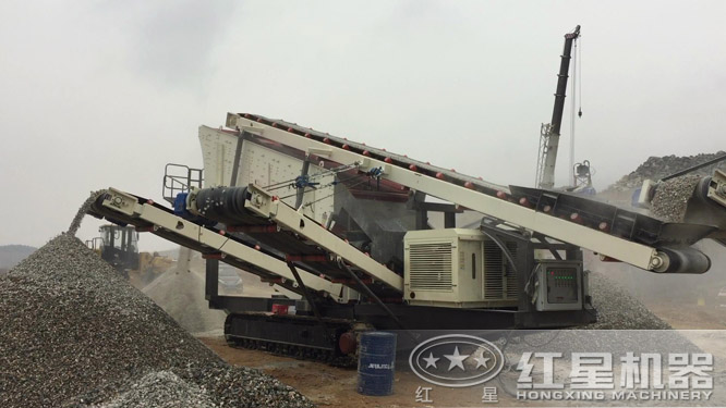 履帶式篩分站工作現(xiàn)場