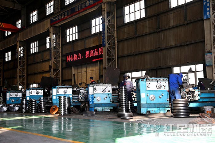 紅星技術工人作業現場