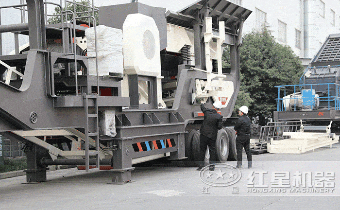 紅星客戶參觀車載渣土粉碎機(jī)