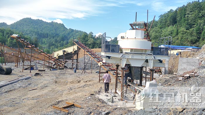 時產50噸制沙生產線安裝中 時產50噸制沙生產線安裝中