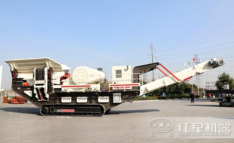 履帶裝置下的可移動(dòng)的道砟石機(jī)