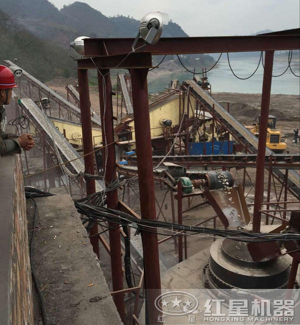 河卵石破碎制砂生產(chǎn)線(xiàn)現(xiàn)場(chǎng)