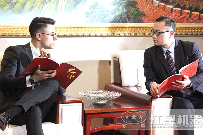 國外用戶到來訪紅星機(jī)器