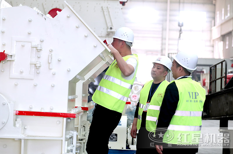 用戶到車間參觀細碎機