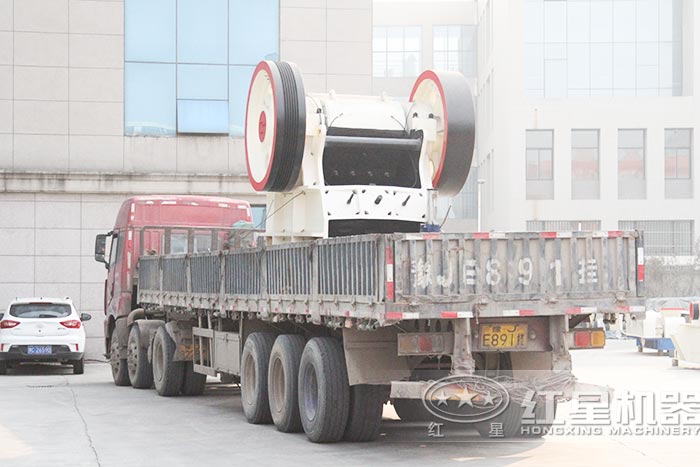 顎式破碎機發貨現場