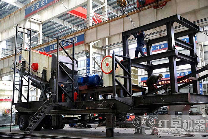 車(chē)載式石子磕碎機(jī)搭載配置柴油機(jī)，發(fā)電機(jī)