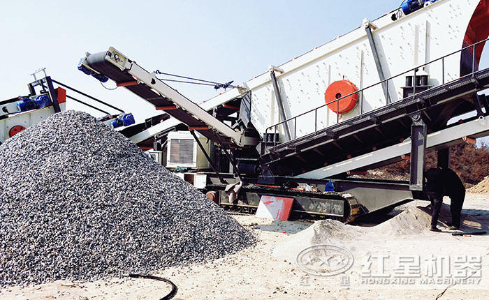 履帶移動砂石料設(shè)備作業(yè)現(xiàn)場