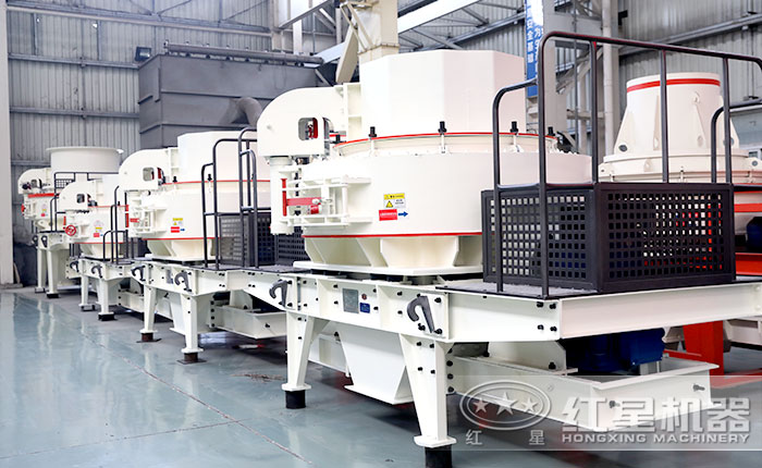 車間里一排排的VSI制砂機整裝待發