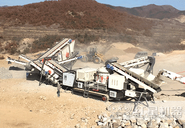 履帶圓錐移動破碎站作業現場