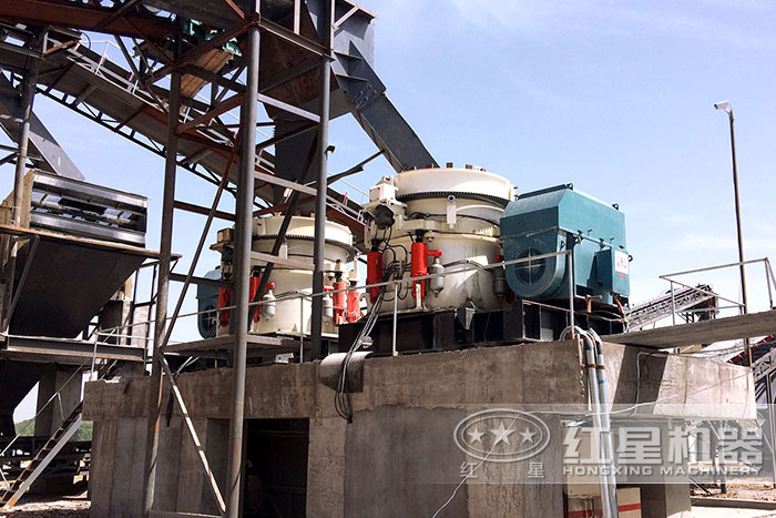 圓錐破碎機安裝作業(yè)現(xiàn)場 圓錐破碎機安裝作業(yè)現(xiàn)場