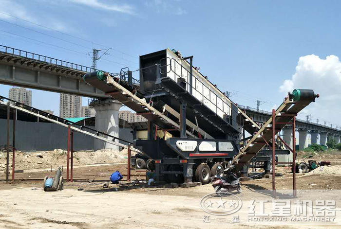 移動式石料破碎設備工作現場