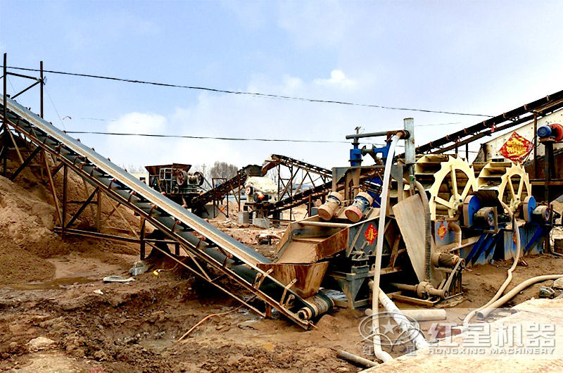 兩臺洗砂機配合工作，產量更大