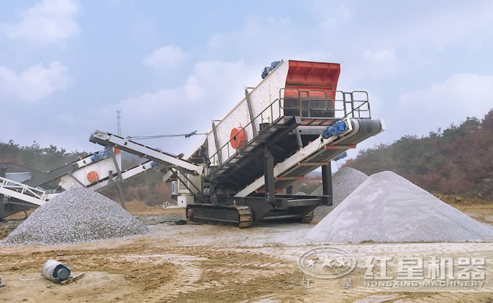 超大型履帶移動石頭破碎機作業現場