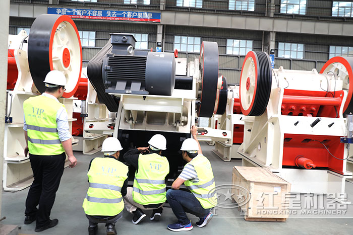 紅星大型鄂式破碎機車間用戶參觀 紅星大型鄂式破碎機車間用戶參觀