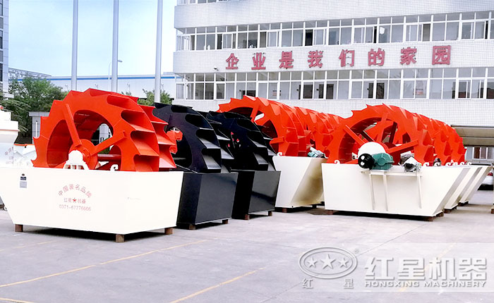 廠區(qū)整齊排放的洗砂機 廠區(qū)整齊排放的洗砂機