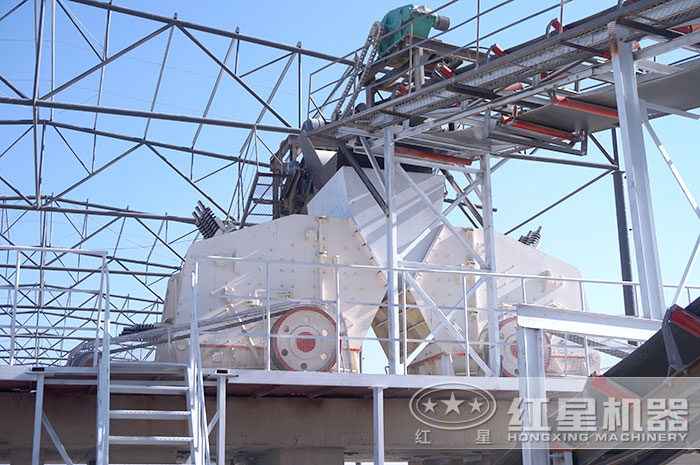 2臺(tái)反擊破作業(yè)現(xiàn)場