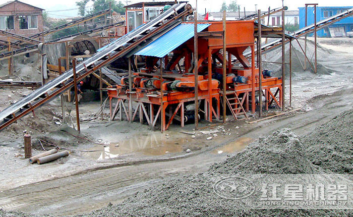 對輥式破碎機(jī)破碎鵝卵石原料 對輥式破碎機(jī)破碎鵝卵石原料