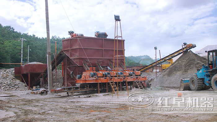 對(duì)輥制砂機(jī)現(xiàn)場(chǎng)