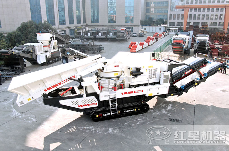 紅星大型砂石粉碎機—移動破碎機廠區正待發貨實景圖