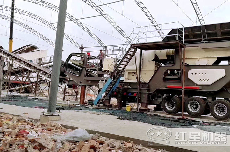 輪胎移動(dòng)破處理建筑垃圾現(xiàn)場(chǎng)