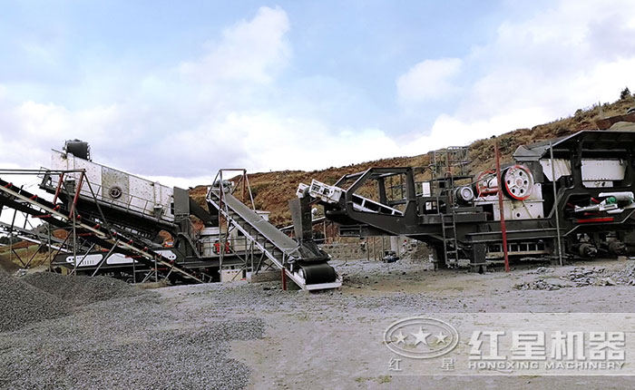 輪胎移動石子機破碎現場——雙機組合，更加效能高