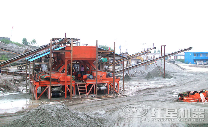 6臺對輥破碎機施工現場