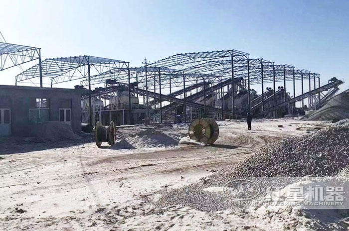 河北大型人工機(jī)制沙生產(chǎn)線現(xiàn)場(chǎng)