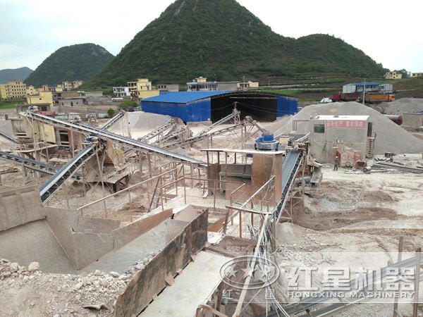 硅沙制砂生產(chǎn)線現(xiàn)場(chǎng)