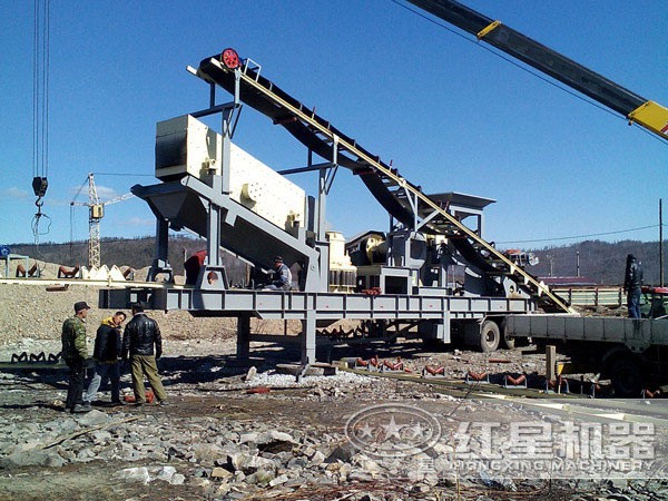 鵝卵石車載破碎機(jī)生產(chǎn)現(xiàn)場(chǎng)